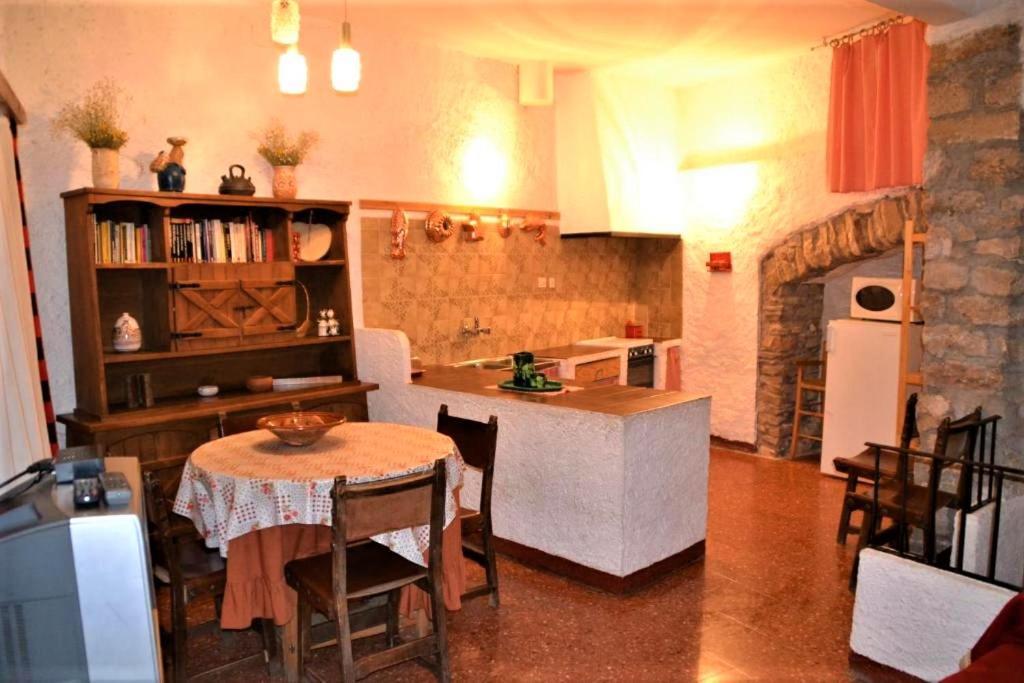 Casa Rural Con Cueva - Cal Gravat Montsonis Exterior foto